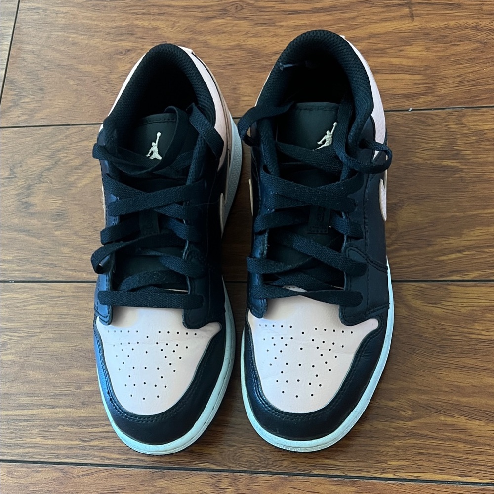 Jordan Sneakers in Black and Pink